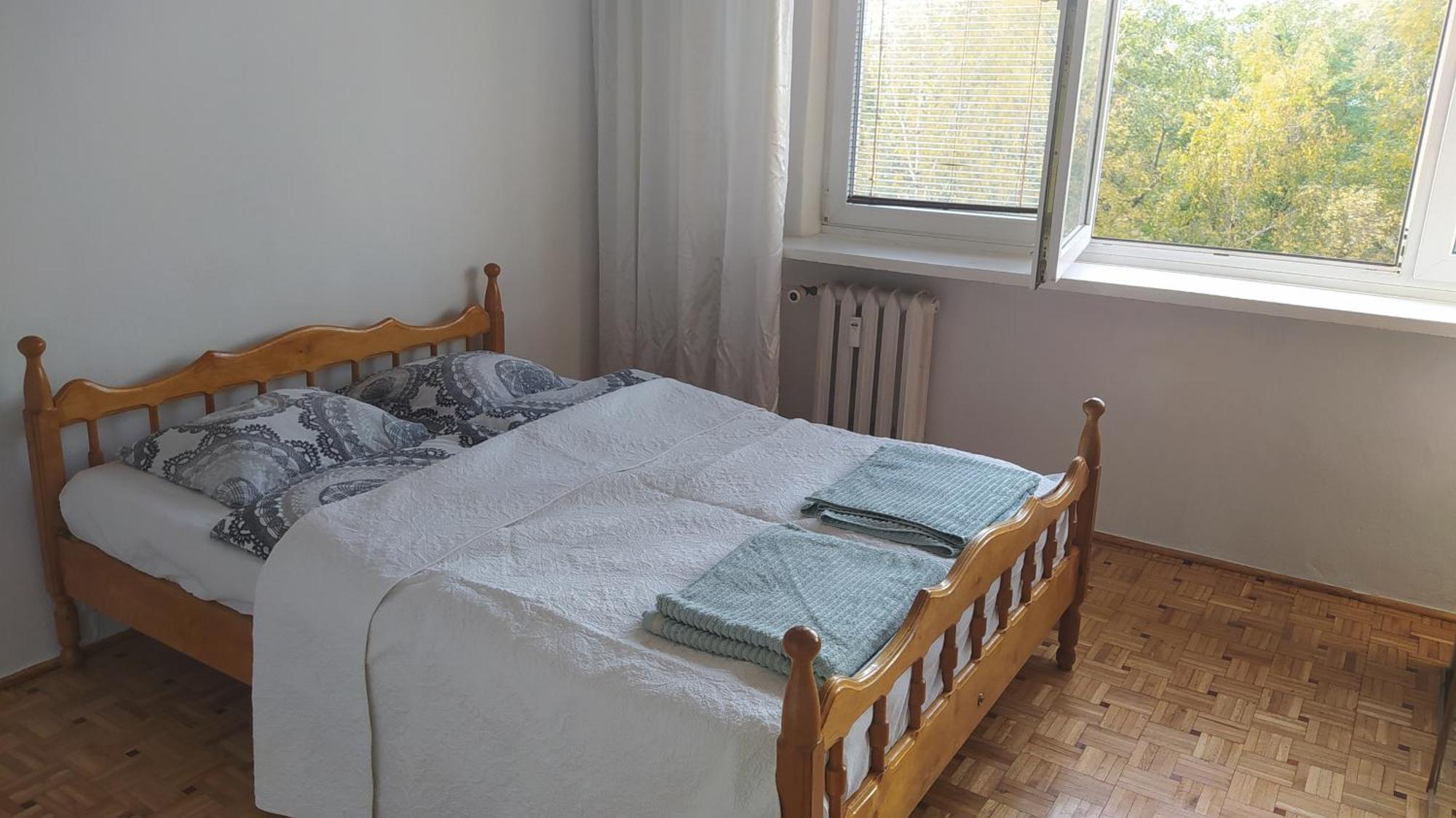 Uroczy Apartament Z Bezplatnych Parkingiem Varsovia Exterior foto